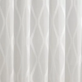 Fényáteresztő függöny anyag, fehér színben, rombusz mintázattal, 300 cm magas