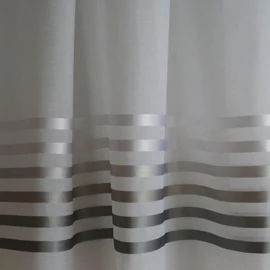 Fényáteresztő függöny anyag, fehér, ezüst csíkokkal, 300 cm magas