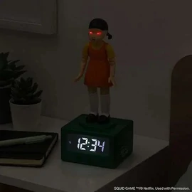 Squid Game Young‑Hee digitális ébresztőóra