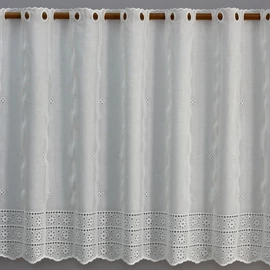 Fehér fényáteresztő vitrázs függöny, fehér hímzett díszítéssel 45 cm