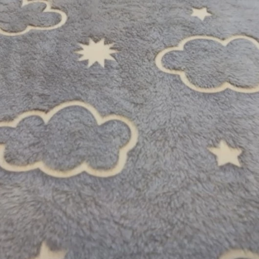 Léda, világító felhők és csillagok