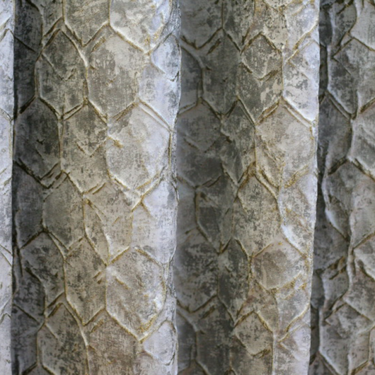 Zenox sötétítő függöny, ezüstösfehér-arany színben, szabályos mintával