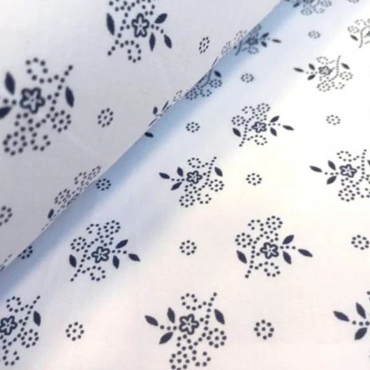 Mintás pamutvászon, fehér alapon kék virágos 