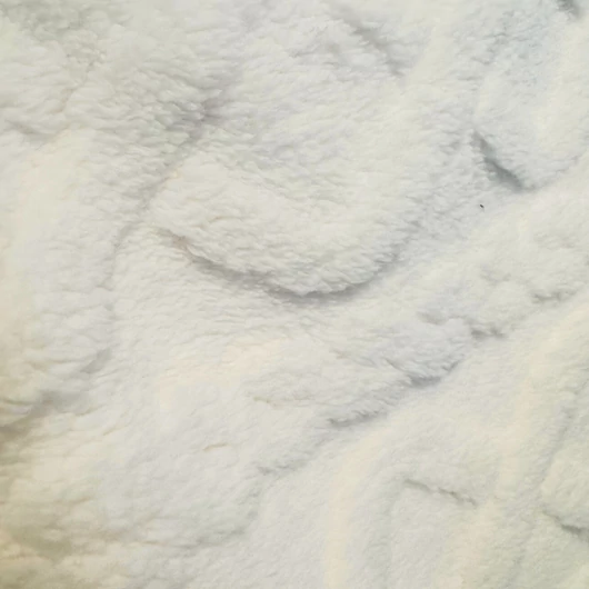 Léda fonatos, krém színben