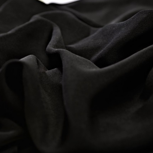 Silky, fekete