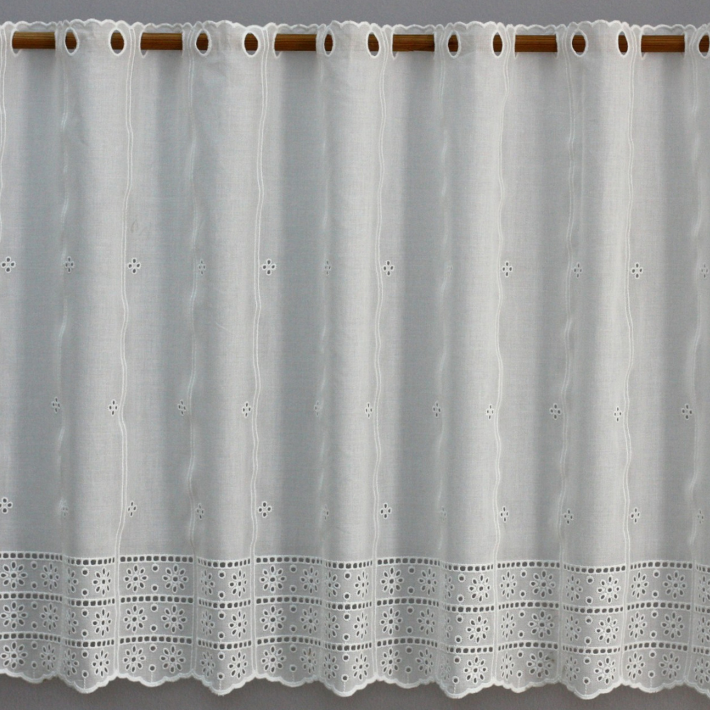 Fehér fényáteresztő vitrázs függöny, fehér hímzett díszítéssel 45 cm
